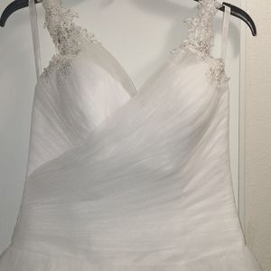 White Wedding dress size 4  brand David's Bridal